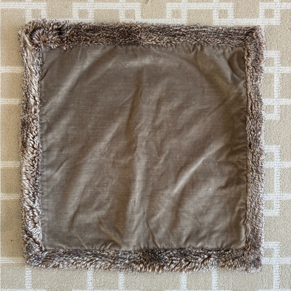 Pottery Barn Faux Fur Trim Throw Pillow Covers Taupe Brown 18x18 Set - Picture 6 of 10
